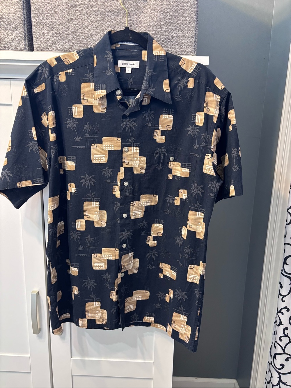 Pierre Cardin Black Short-Sleeve Button-Down Shirt with Tan Tribal Print M EUC